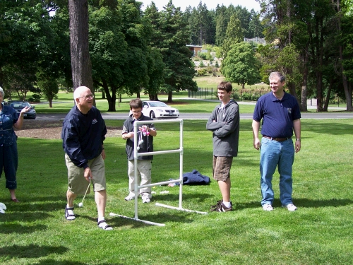 A fun afternoon in Point Defiance Park playing Loopers that Pat and Wally brought up with them in their car.