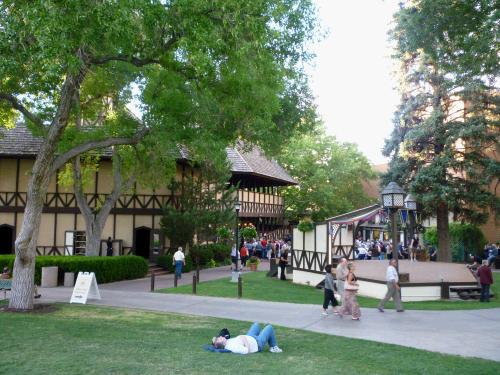 Now everyone is heading into the theater on the left.  Alan is resting on the lawn while he is waiting for me.