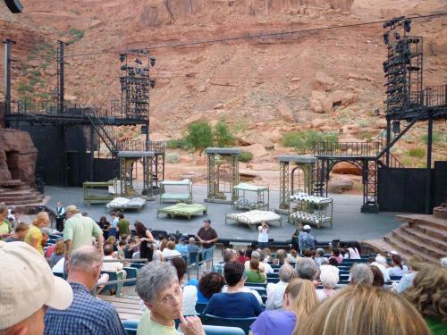 The set of Annie before the play starts in the Tuacahn outdoor theater