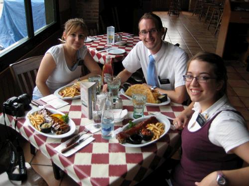 With Hermana Parreno (left) and Hermana Svetlecic (right) at Tony Roma's on p-day.