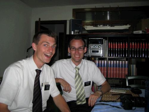 Elder Pickup and his camera.  Check out that lens!