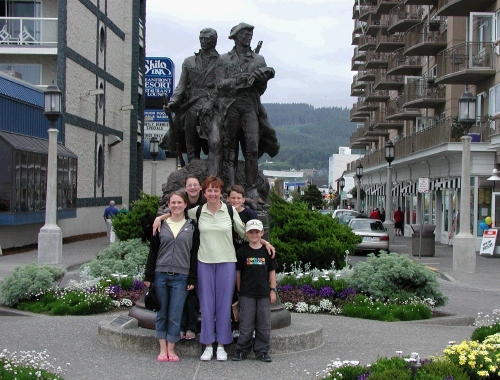 Here we are with good 'ole Lewis and Clark in Seaside Orgeon where they concluded their expedition - which by the way, happened exactly 200 years ago.