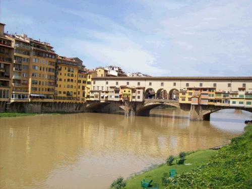 little shops along the bridge that the medici family would use to escape quickly