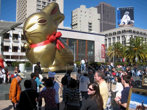 Union Square was busy that day.  It was gorgeous weather and there was an outdoor art show along with nice people handing out Lindt chocolate bunnies.  Alan, Elliot and Madeleine (sun glasses) are in the lower right hand corner.