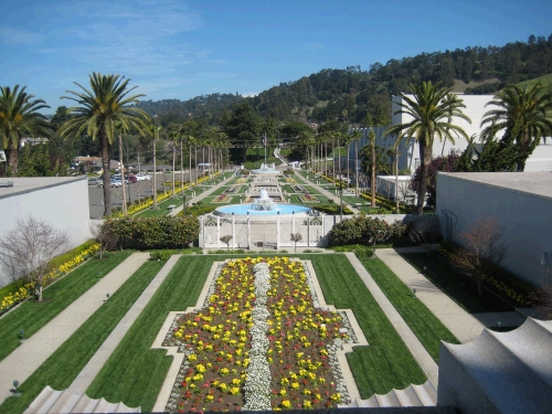 The view from the temple looking back up the grounds towards the enterance.  There were literally thousands of daffodils lining both sides of the grounds.  They even had music playing out of the speakers in the shrubs.  It was such a serene and peaceful place.