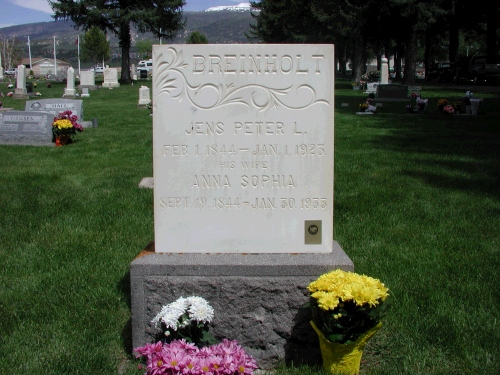 Wilford Lewis Breinholt made this gorgeous headstone for his parents. His father, Jens Peter Larsen, came to the US from Denmark and changed his last name to Breinholt after a small town in Denmark.