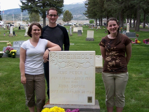 Wilford Lewis Breinholt's father, Jens Peter Larsen, and his wife Anna Sophia.  They are my great-great-grandparents.