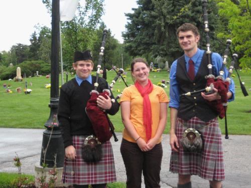 Laughing the whole time, Madeleine dared Tess to dare her to get her picture taken with these two Scottish honeys.  Meanwhile the boys were off to partake of the free hot dogs, soda and cookies!  Betcha didn't know visiting cemeteries could be so fun?!