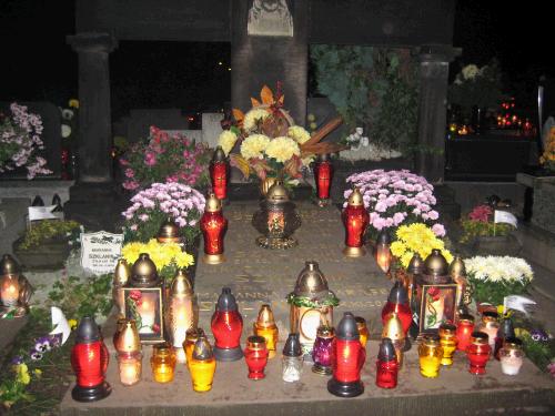 Day of the Dead -- Everyone decorates with cool candles and lanterns as well as flowers.