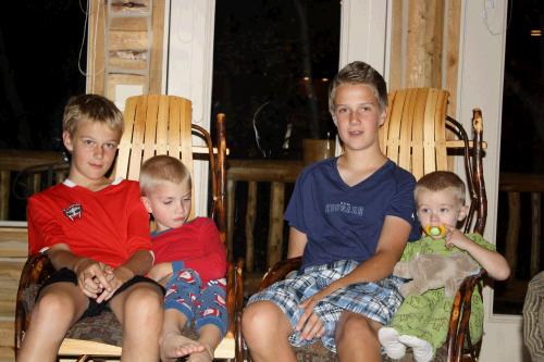 Older cousins, Justin and Parker Morgan with their younger Arizona cousins, Jackson and Daniel Crapo.  It was pretty cute actually...the little kids just climbed up there.